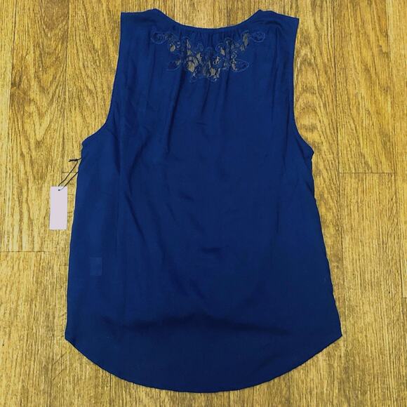 Velvet by Graham and Spencer Blue Rolanda Lace Sleeveless Blouse Size Medium - Picture 9 of 12